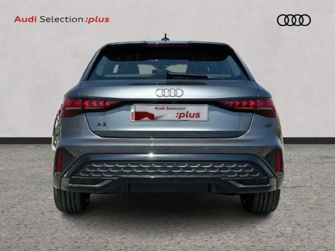 Usado Audi A3 204 CV (150 kW) 2025 Gris Berlina
