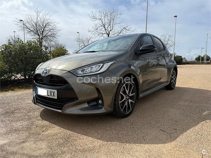 Usado Toyota Yaris Hybrid Style 116 CV (85 kW) 2022 Marrón Berlina