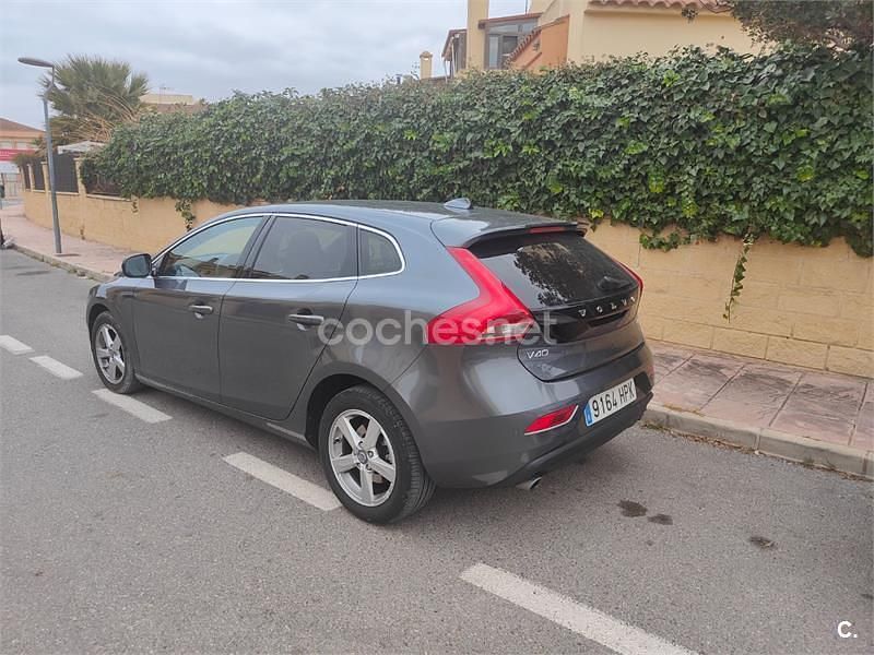 Gris / plata Usado 2013 Volvo V40 Momentum Berlina | 15.000 € (Un poco caro) - Imagen 1/1