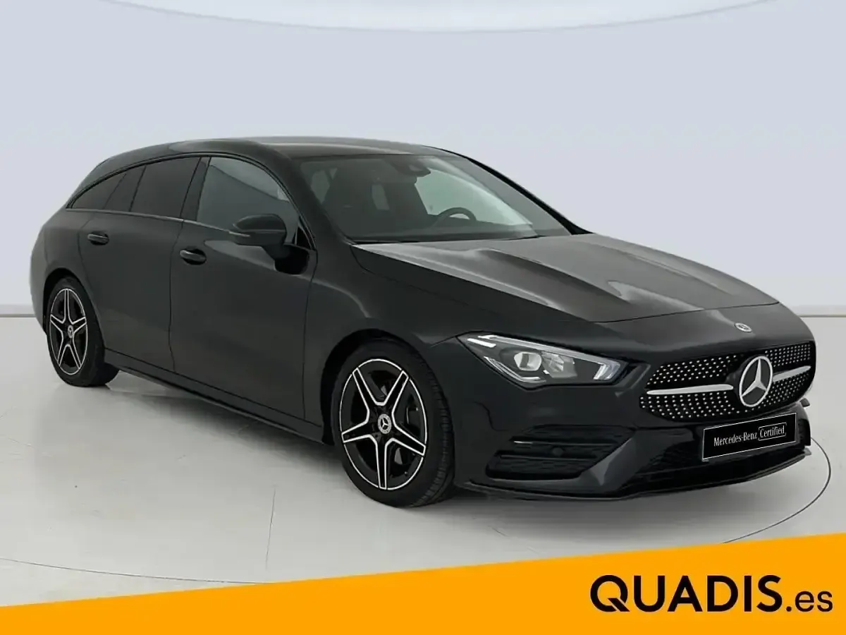Usado Mercedes CLA200 150 CV (110 kW) 2022 Negro Familiar