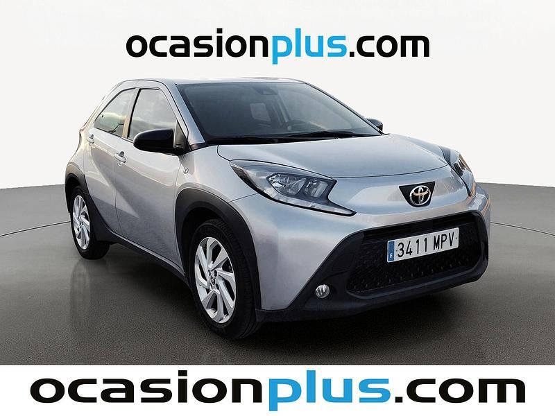 Usado Toyota Aygo X Play 72 CV (52 kW) 2024 Gris SUV
