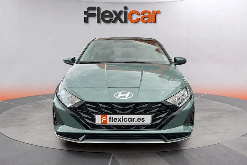 Usado Hyundai i20 101 CV (74 kW) 2025 Verde Berlina