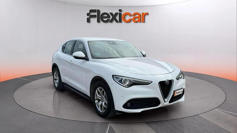 Usado Alfa Romeo Stelvio 180 CV (132 kW) 2018 Blanco SUV