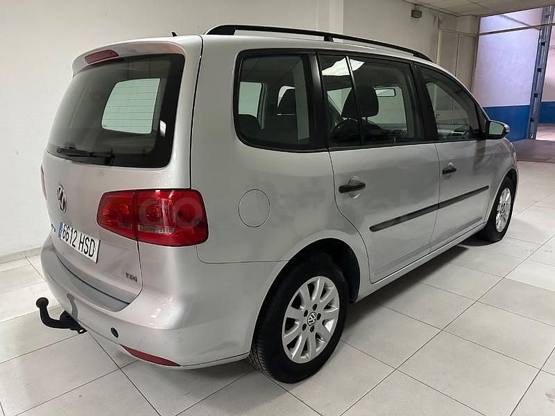 Usado VW Touran Edition 105 CV (77 kW) 2013 Gris / plata Monovolumen