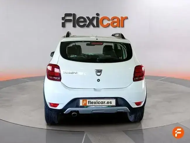 Usado Dacia Sandero Essentiel 90 CV (66 kW) 2020 Blanco