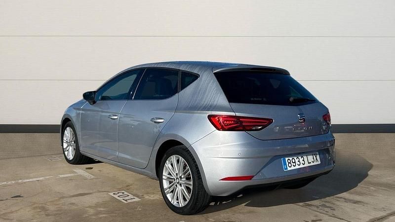 Usado Seat Leon XCELLENCE 130 CV (95 kW) 2020 Plata Utilitario