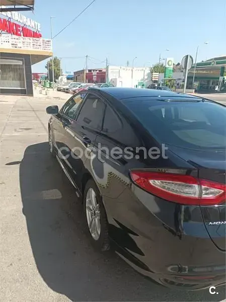 Usado Ford Mondeo Trend 120 HP (88 kW) 2016 Preto Sedan