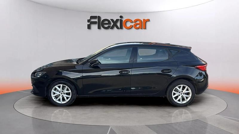 Usado Seat Leon Style 110 CV (80 kW) 2024 Negro Berlina