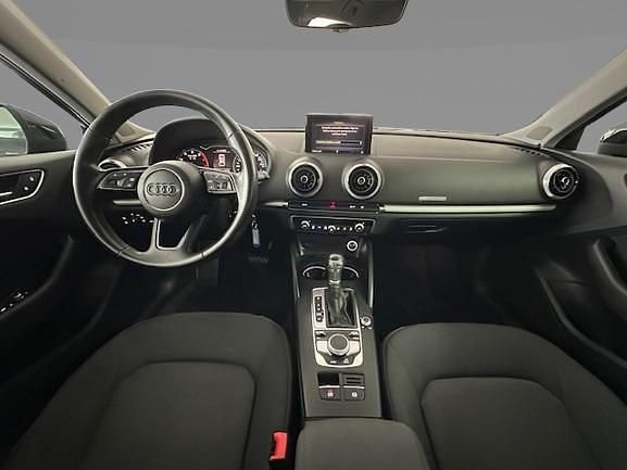 Usado Audi A3 Sportback 115 CV (84 kW) 2019 Negro brillante Utilitario