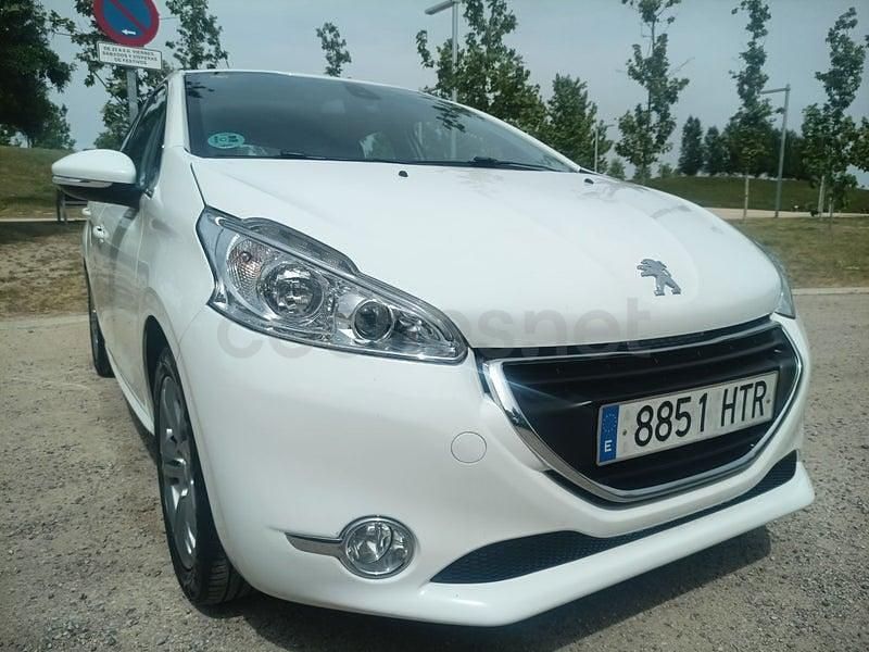 Usado Peugeot 208 Access 82 CV (60 kW) 2013 Blanco Utilitario