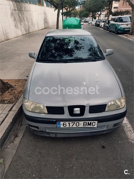 Usado Seat Ibiza Sport 90 CV (66 kW) 2001 Gris / plata Utilitario
