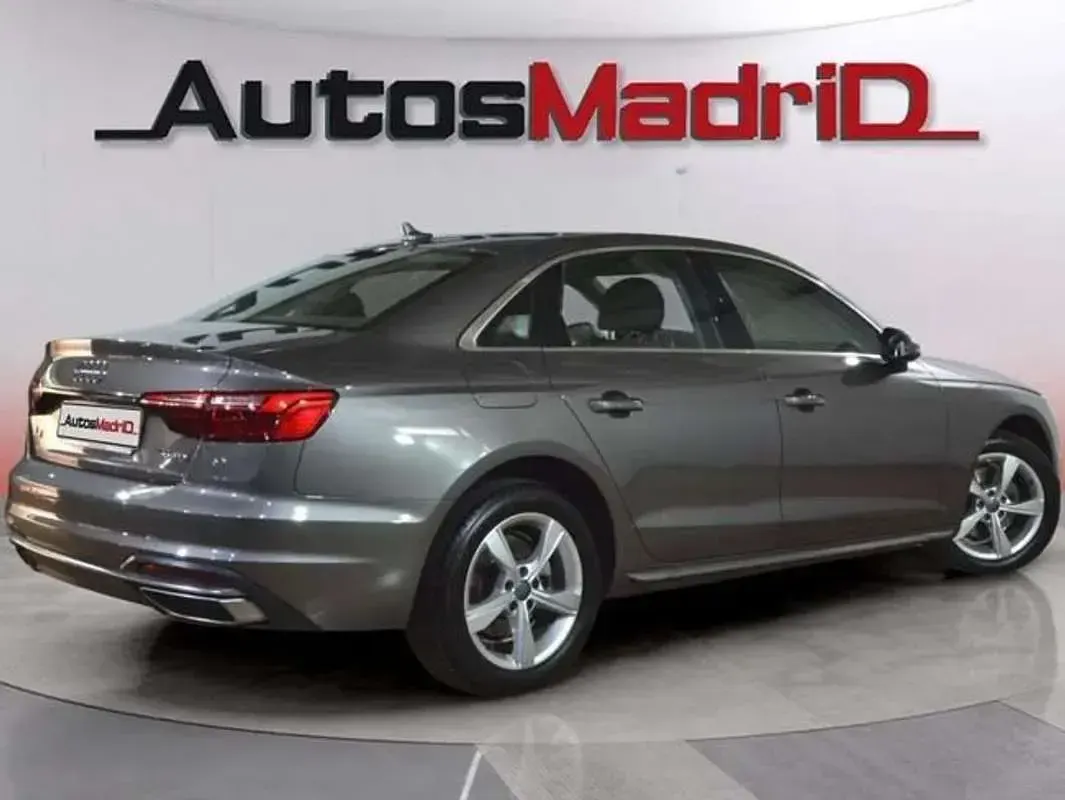 Usado Audi A4 Advanced Plus 165 CV (121 kW) 2020 Gris / plata Berlina