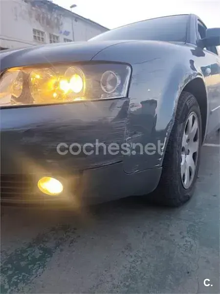 Usado Audi A4 130 CV (95 kW) 2001 Gris / plata Berlina