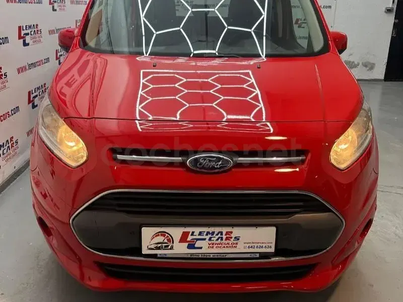 Usado Ford Grand Tourneo Connect Titanium 120 CV (88 kW) 2015 Rojo Monovolumen