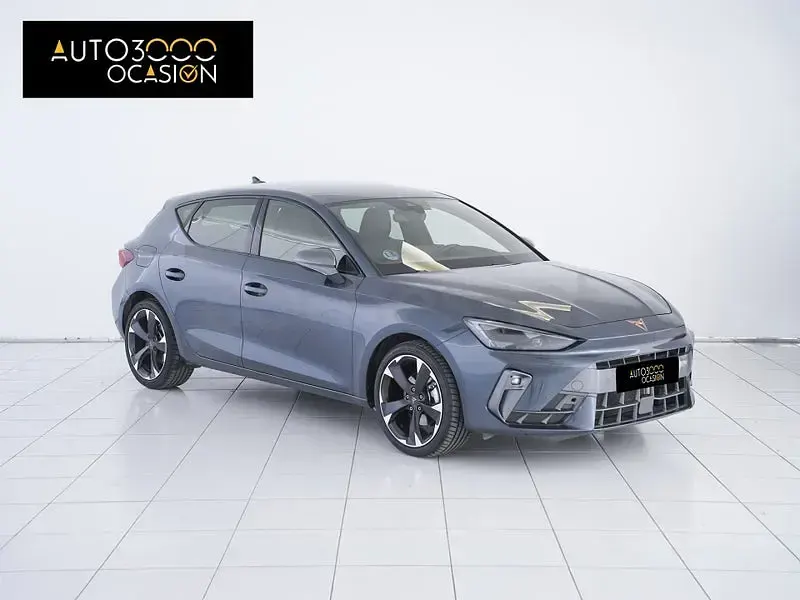 Usado Cupra Leon 150 CV (110 kW) 2025 Gris / plata Berlina