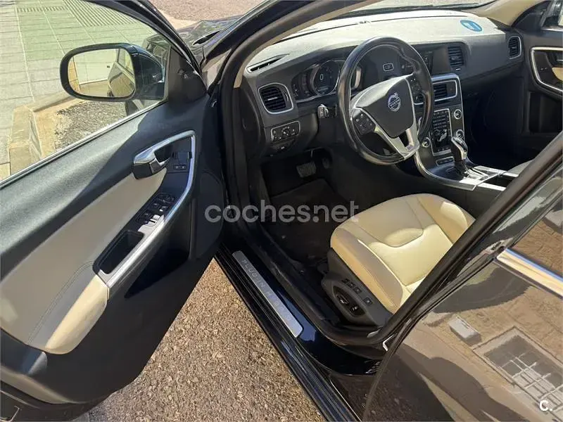 Usado Volvo V60 285 CV (209 kW) 2015 Negro Familiar