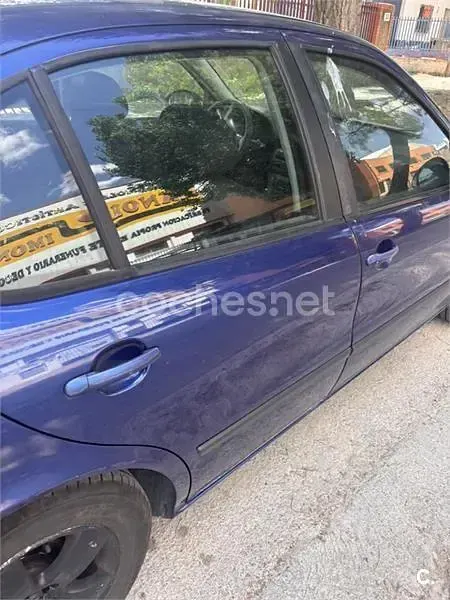 Usado Seat Leon Stella 90 CV (66 kW) 2004 Azul Utilitario