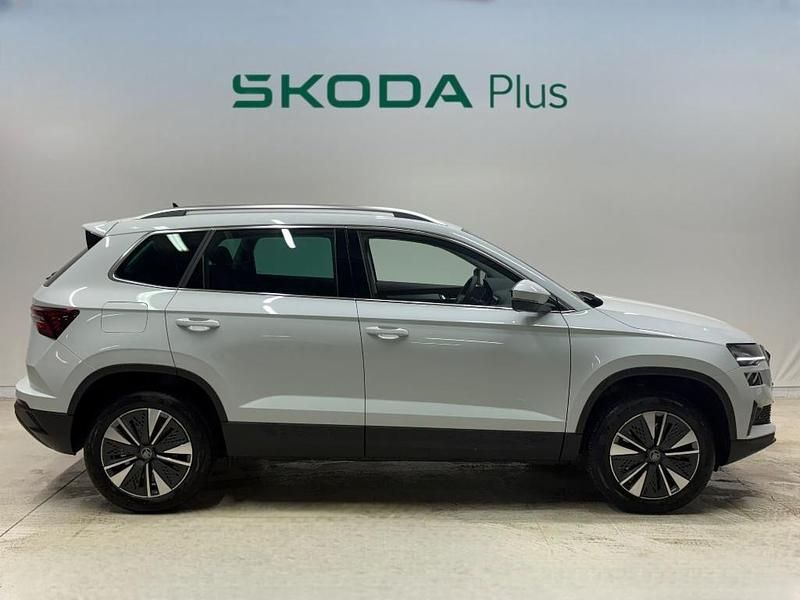 Usado Skoda Karoq Selection 150 CV (110 kW) 2025 Blanco SUV
