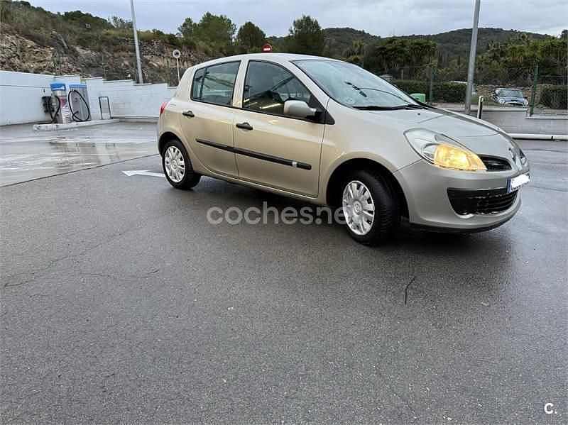 Beige Usado 2007 Renault Clio II Rip Curl Berlina | 2950 € (Precio justo) - Imagen 1/4