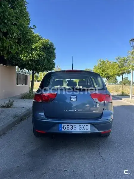 Usado Seat Altea XL Ecomotive 105 CV (77 kW) 2010 Azul Monovolumen