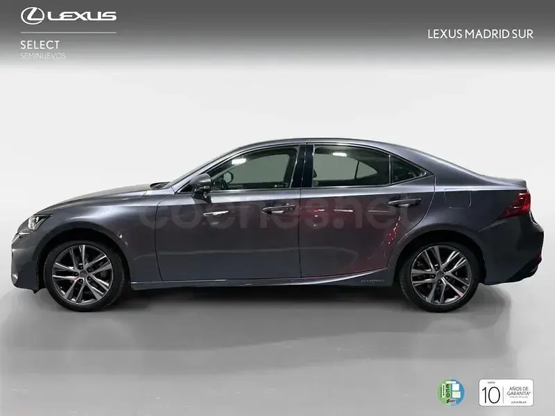 Usado Lexus IS300h Executive Line 223 CV (164 kW) 2019 Gris / plata Berlina