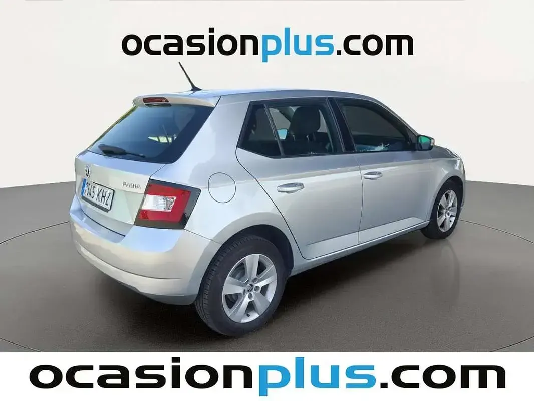 Usado Skoda Fabia Business Line 75 CV (55 kW) 2018 Gris Utilitario