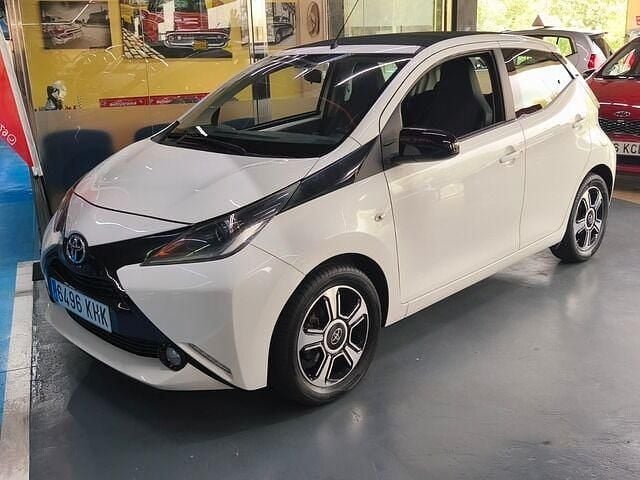 Usado Toyota Aygo X-play 69 CV (50 kW) 2018 Blanco Utilitario