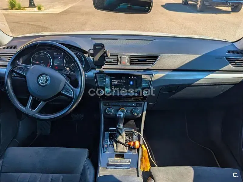 Usado Skoda Superb 190 CV (139 kW) 2015 Blanco Familiar