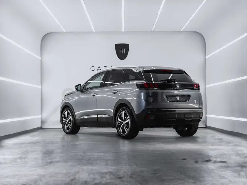 Usado Peugeot 3008 Allure 130 CV (95 kW) 2019 Gris / plata SUV