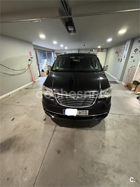 Negro Usado 2013 Lancia Voyager Platinum Monovolumen | 15.600 € (Un poco caro) - Imagen 1/4