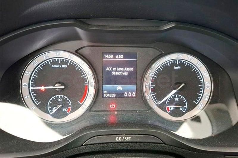 Usado Skoda Karoq Ambition 116 CV (85 kW) 2021 Gris / plata SUV