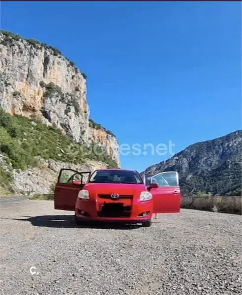 Usado Toyota Auris 90 CV (66 kW) 2008 Rojo Utilitario