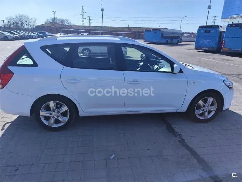 Usado Kia Ceed Active 128 CV (94 kW) 2011 Blanco Utilitario
