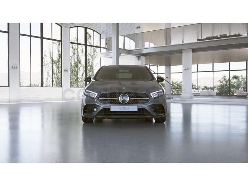 Usado Mercedes A180 AMG line 116 CV (85 kW) 2021 Mountaingrau  met. Berlina