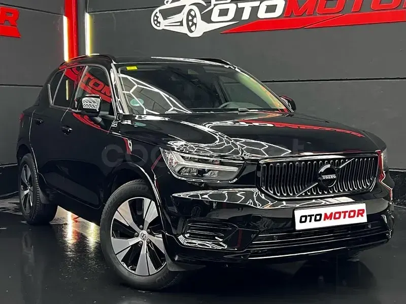 Usado Volvo XC40 Momentum 156 CV (114 kW) 2020 Negro SUV