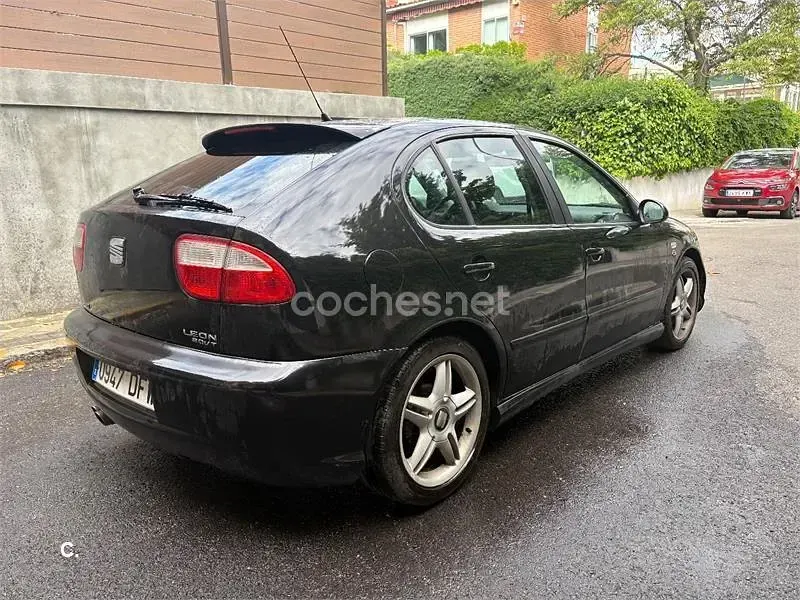 Usado Seat Leon FR 180 CV (132 kW) 2005 Negro Utilitario