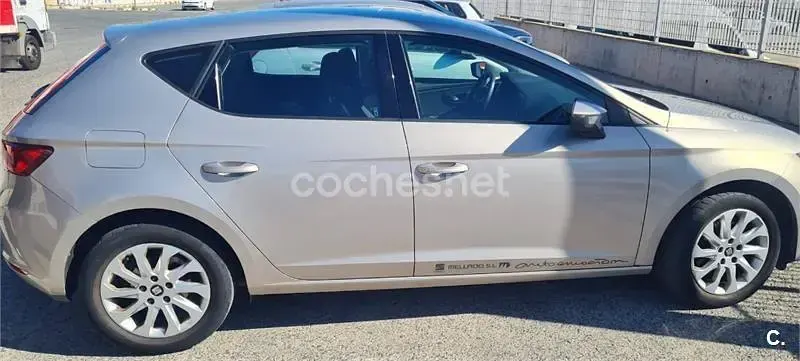 Usado Seat Leon Style 150 CV (110 kW) 2014 Blanco Berlina
