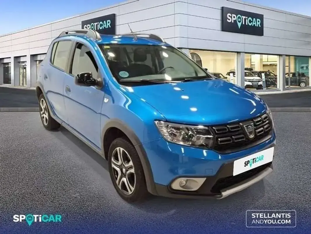 Usado Dacia Sandero Essentiel 75 CV (55 kW) 2020 Azul Utilitario