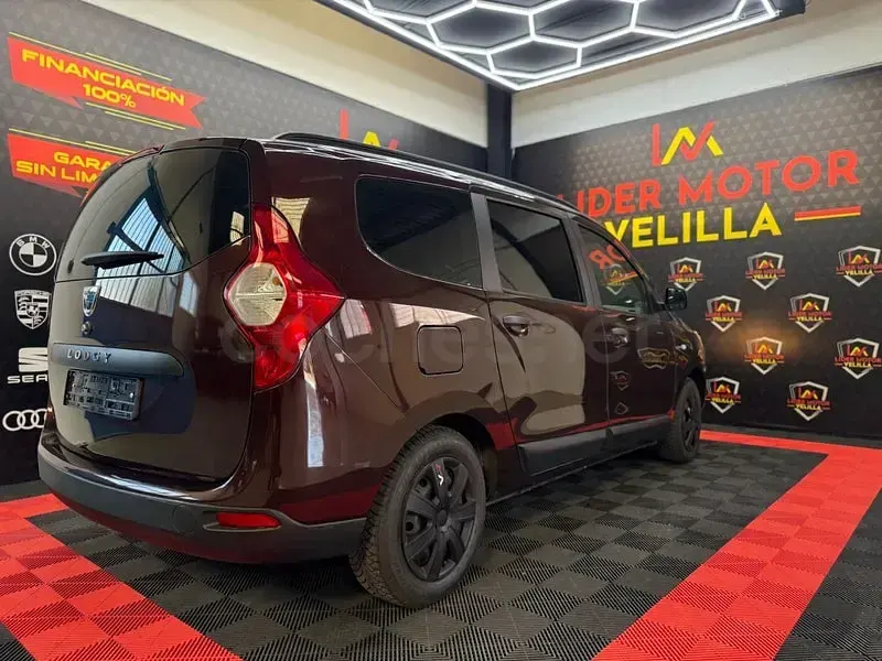 Usado Dacia Lodgy Ambiance 100 CV (73 kW) 2016 Granate Monovolumen