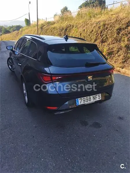 Usado Seat Leon FR 150 CV (110 kW) 2023 Negro Familiar