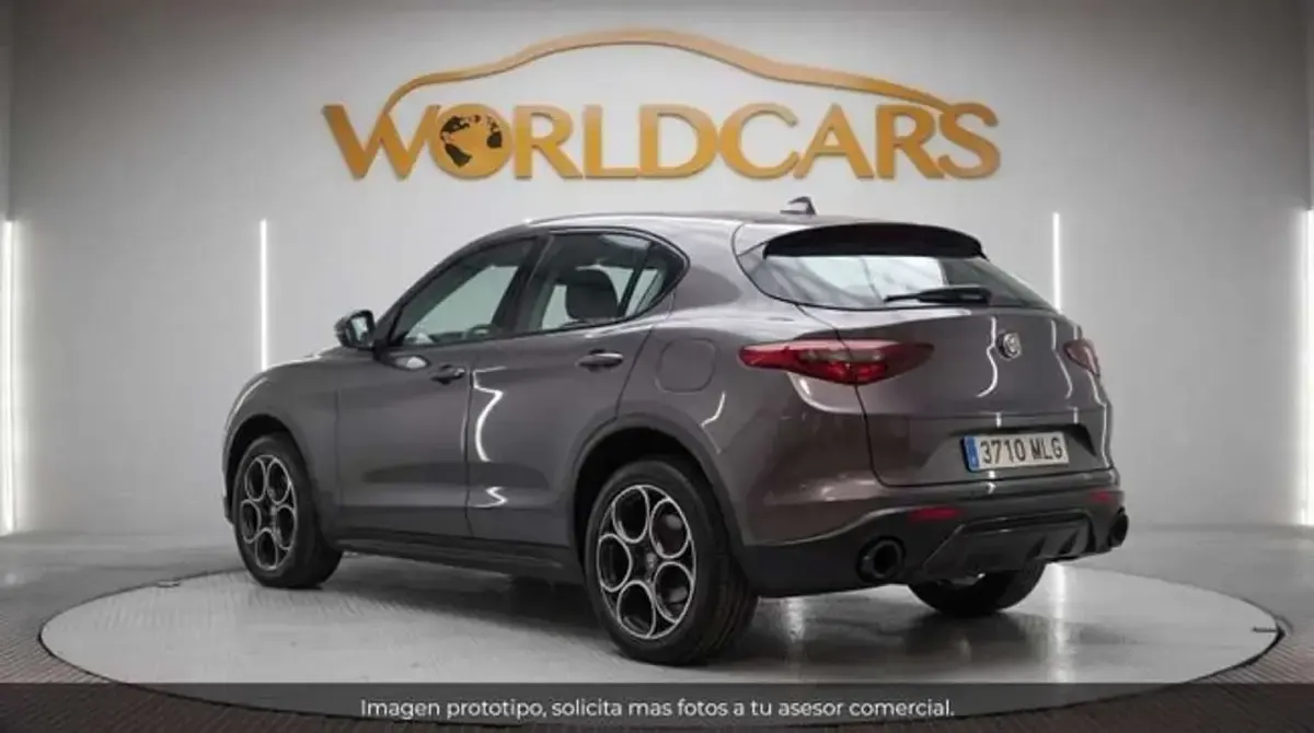 Usado Alfa Romeo Stelvio Veloce 209 CV (153 kW) 2023 Gris SUV