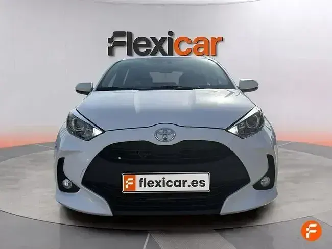 Usado Toyota Yaris Active 69 CV (50 kW) 2021 Blanco Utilitario