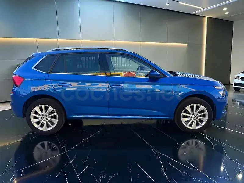 Usado Skoda Kamiq 110 CV (80 kW) 2022 Azul SUV