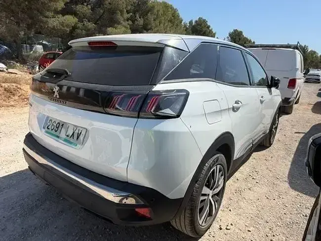 Usado Peugeot 3008 Allure 131 CV (96 kW) 2022 Blanco SUV