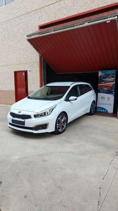 Usado Kia Ceed Sportswagon 136 CV (100 kW) 2018 Blanco Familiar