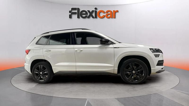 Usado Skoda Karoq SportLine 150 CV (110 kW) 2021 Blanco SUV