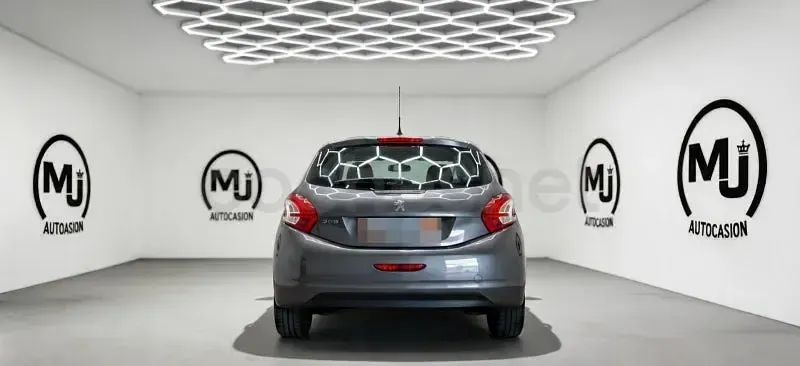 Usado Peugeot 208 Active 82 CV (60 kW) 2014 Negro Utilitario