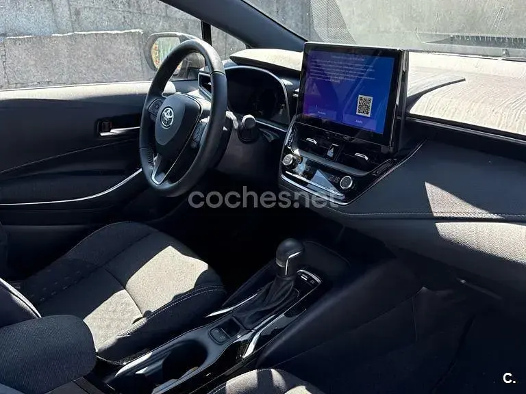 Usado Toyota Corolla Active 140 CV (102 kW) 2024 Gris / plata Berlina