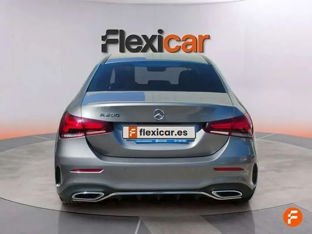 Usado Mercedes A180 136 CV (100 kW) 2019 Gris Berlina