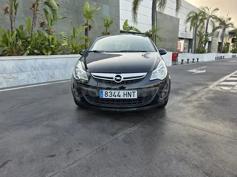 Usado Opel Corsa Selective 85 CV (62 kW) 2013 Negro Utilitario